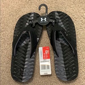 Boys under armour flip flops